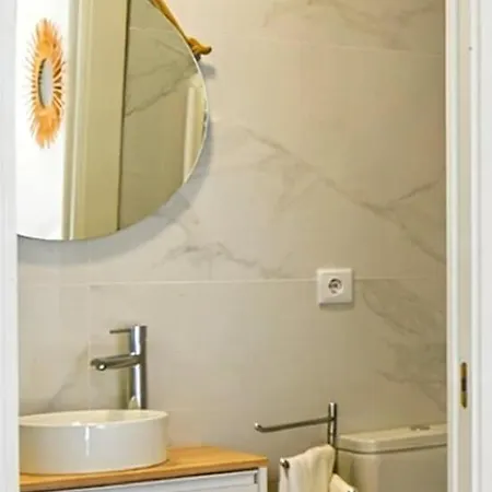 En La Playa Con Vistas Al Mar Y Jardin