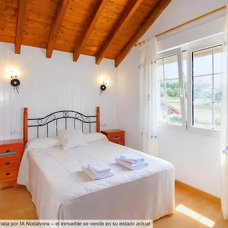 En La Playa Con Vistas Al Mar Y Jardín Villa