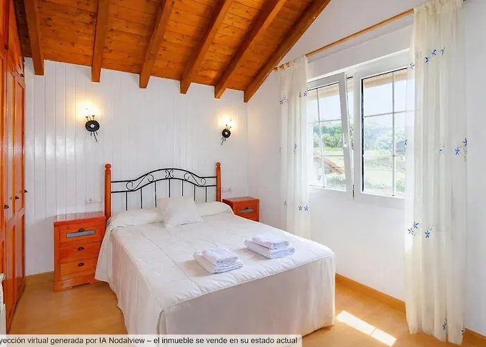 En La Playa Con Vistas Al Mar Y Jardín Villa