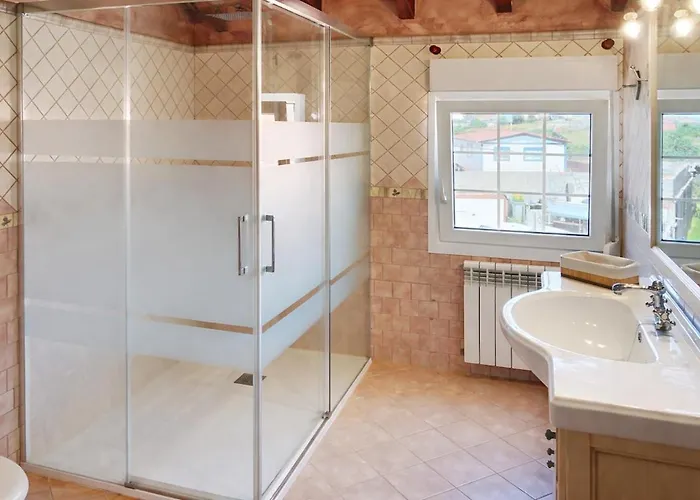 En La Playa Con Vistas Al Mar Y Jardín Villa *