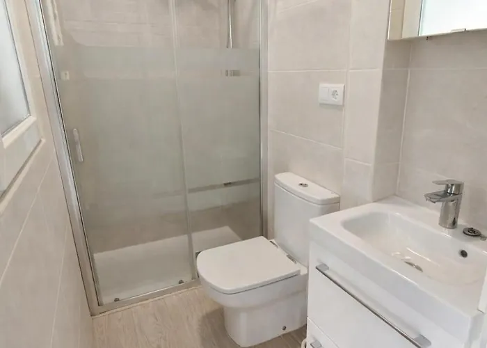 En La Playa Con Vistas Al Mar Y Jardín Villa *